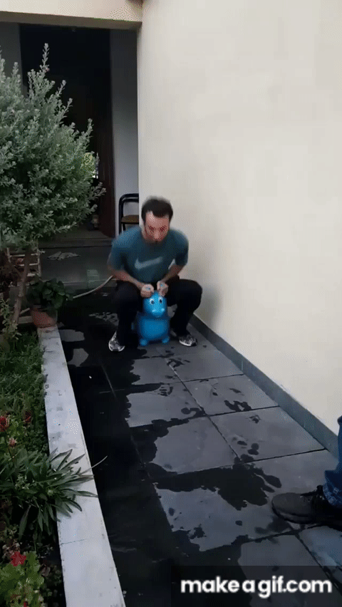 Ingeniero trabajando muy fuerte